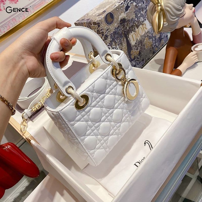 Túi Dior Lady được yêu thích bởi đây là món đồ xa xỉ và đắt giá