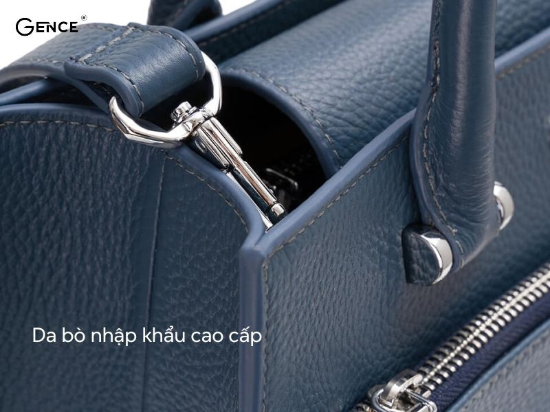 Cận chất da bò được sử dụng làm túi đeo chéo thời trang nữ Gence