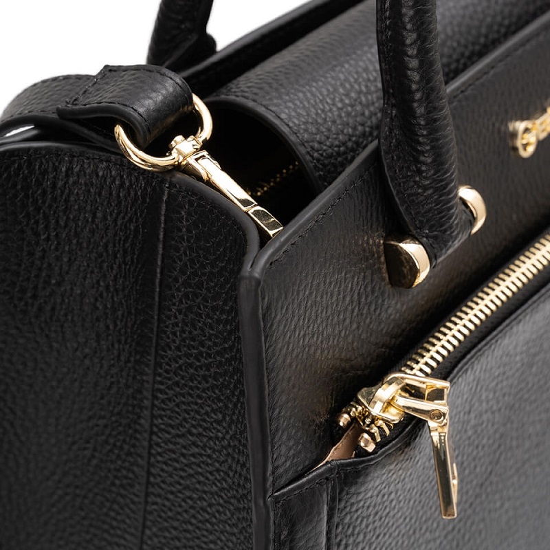 Bề mặt da TX15 tạo cảm giác thoải mái khi chạm vào