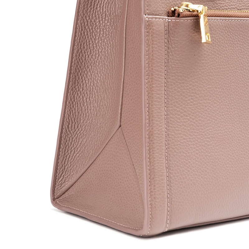 Chất liệu da bò êm ái, bóng đẹp của TX17 ghi điểm với nữ giới