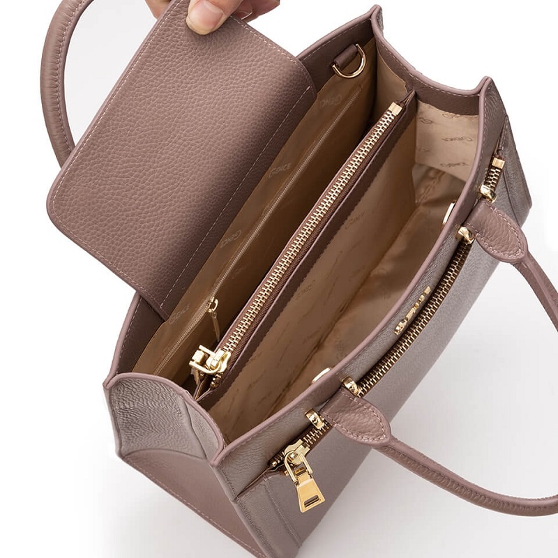 TX17 có ngăn chứa rộng rãi, bảo vệ đồ dùng hiệu quả