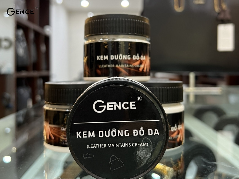 Nhiều thương hiệu đồ da có cung cấp kem dưỡng chuyên dụng phù hợp