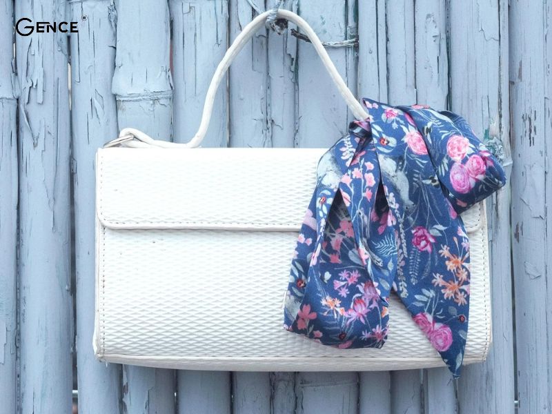 Thêm phụ kiện để tạo điểm nhấn cho túi xách thật