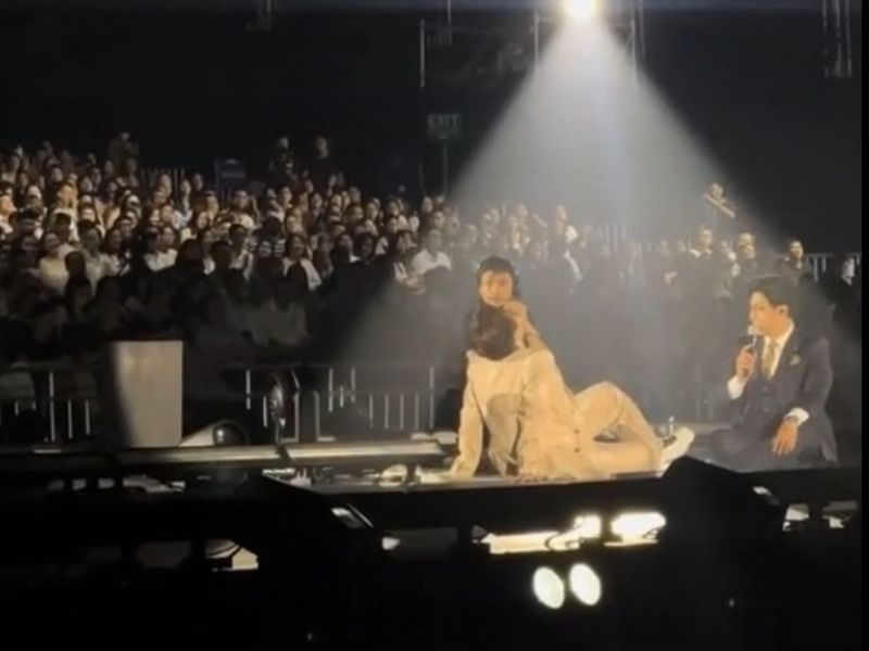 Khoảnh khắc Hà Anh Tuấn loạng choạng, ngồi khuỵu xuống sân khấu