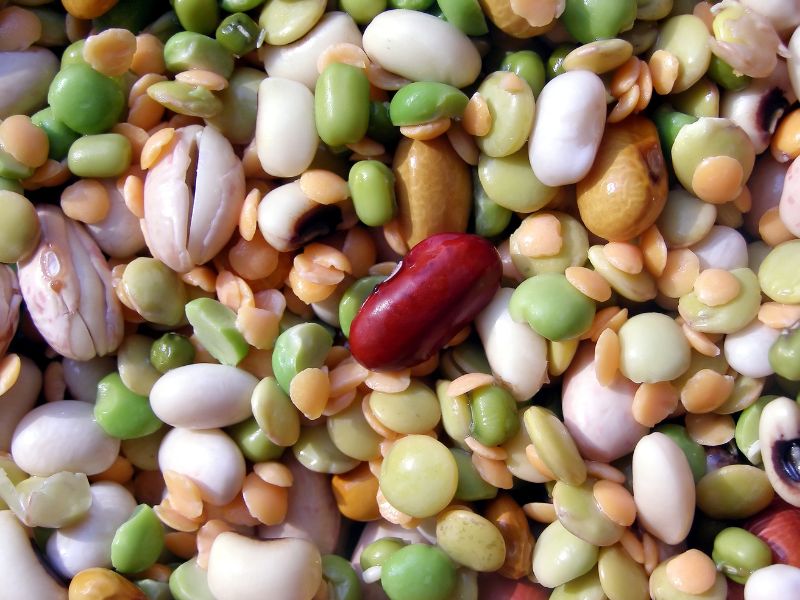 Nên ăn các loại đậu như đậu nành,..