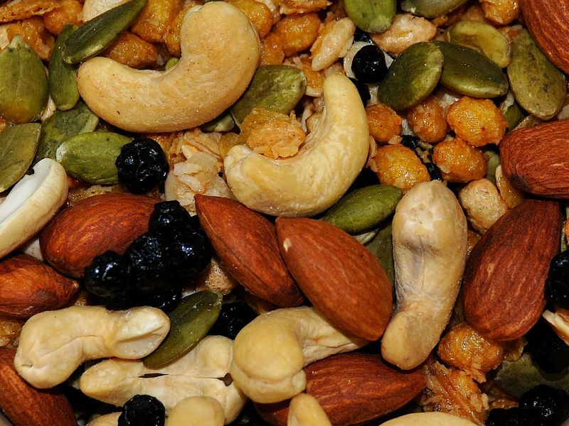 Hạt chứa nhiều chất béo tốt, chất xơ và chất chống oxy hóa.