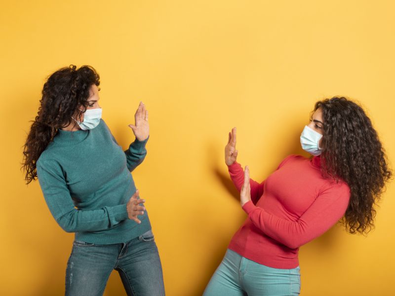 hạn chế tiếp xúc người có những dấu hiệu trên