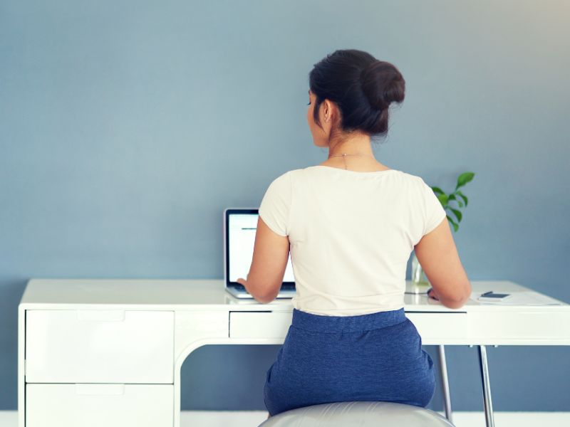 Ngồi đúng tư thế làm việc