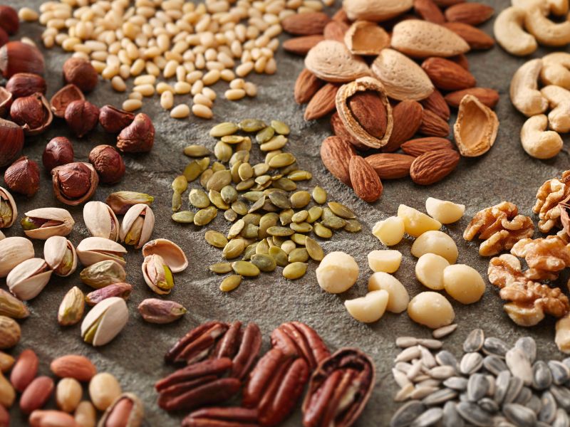 Các loại hạt ( hạnh nhân, óc chó, hạt bí, Hạt điều, macca,..)