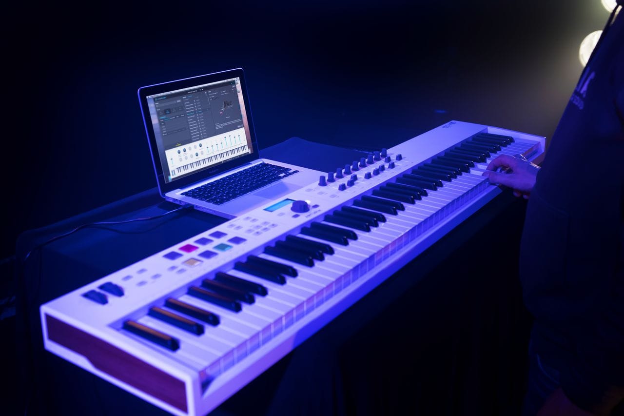 Arturia Keylab Essential 88 MIDI Controller hàng nhập khẩu chính hãng