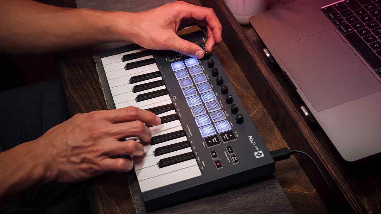 Novation Flkey mini Trả góp online qua CMND | Lãi suất 0%