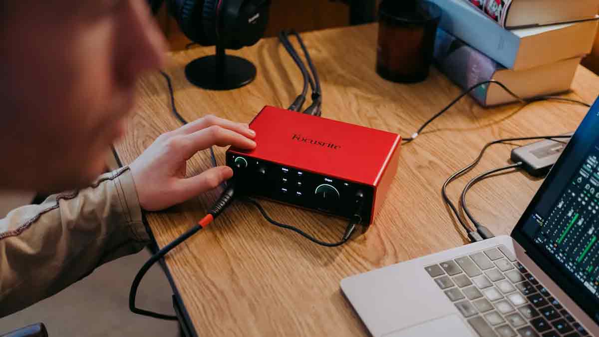 Focusrite Scarlett 2i2 Gen 4th | Audio Interface | Trả góp online qua CMND