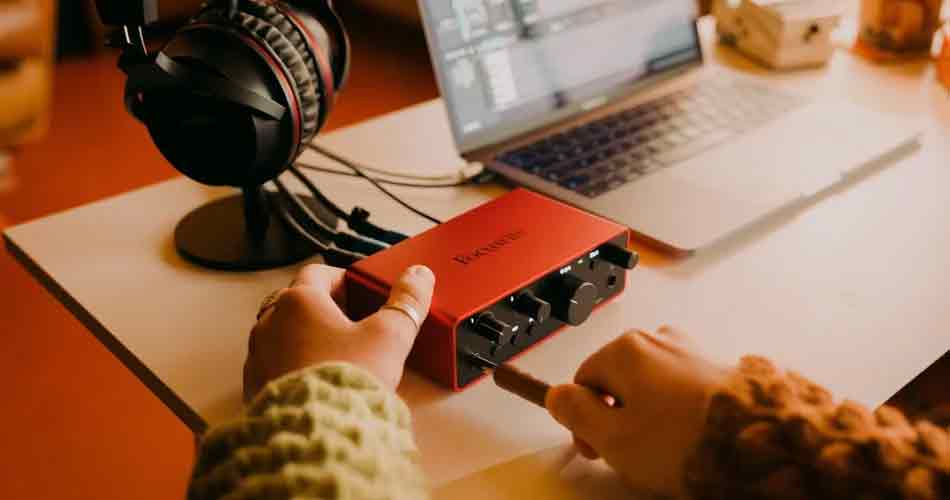 Focusrite Scarlett 2i2 Gen 4th | Audio Interface | Trả góp online qua CMND