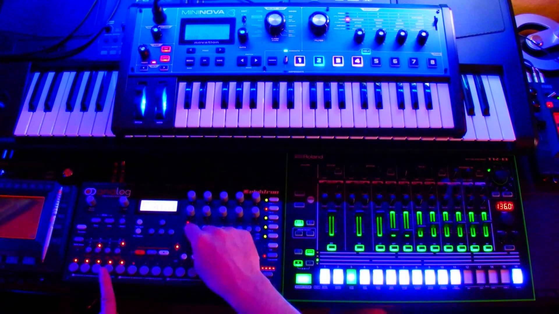 Synthesizer Novation MiniNova với 37 phím sang xịn mịn