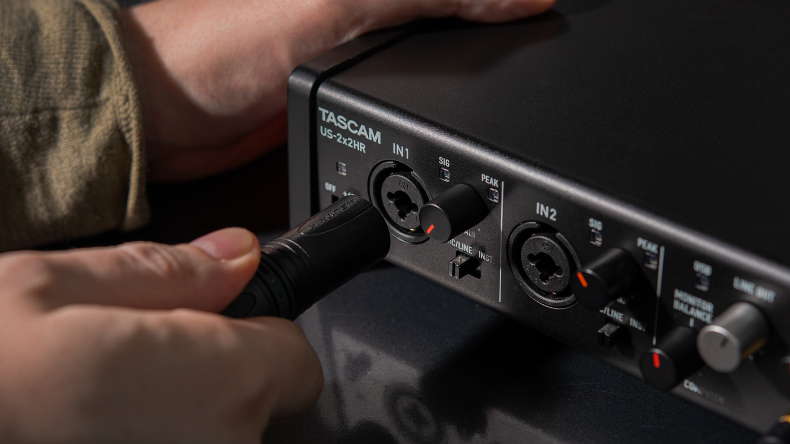 TASCAM US-2x2HR USB-C (PC/Mac/iOS) Audio Interface hàng chính hãng