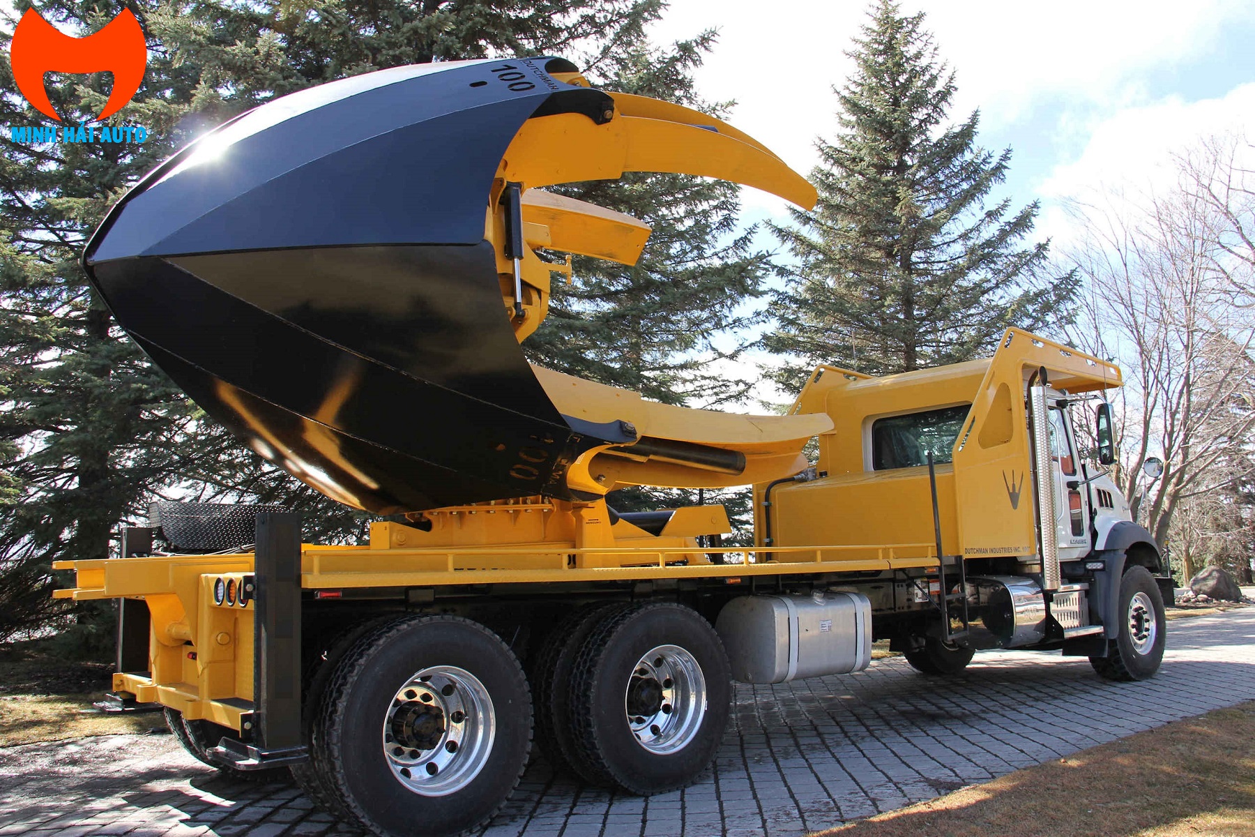 Bán xe ô tô bứng cây- 04