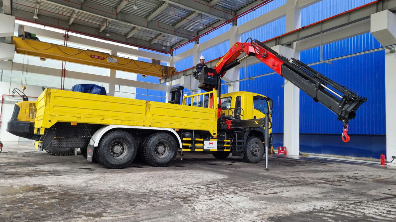 Isuzu FVZ34 3 chân gắn cẩu Palfinger 10 tấn PK 23500C- 2