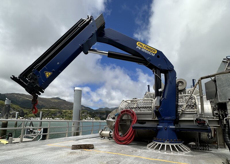 Cẩu gấp khúc 4.5 tấn lắp tàu thủy PK18500M