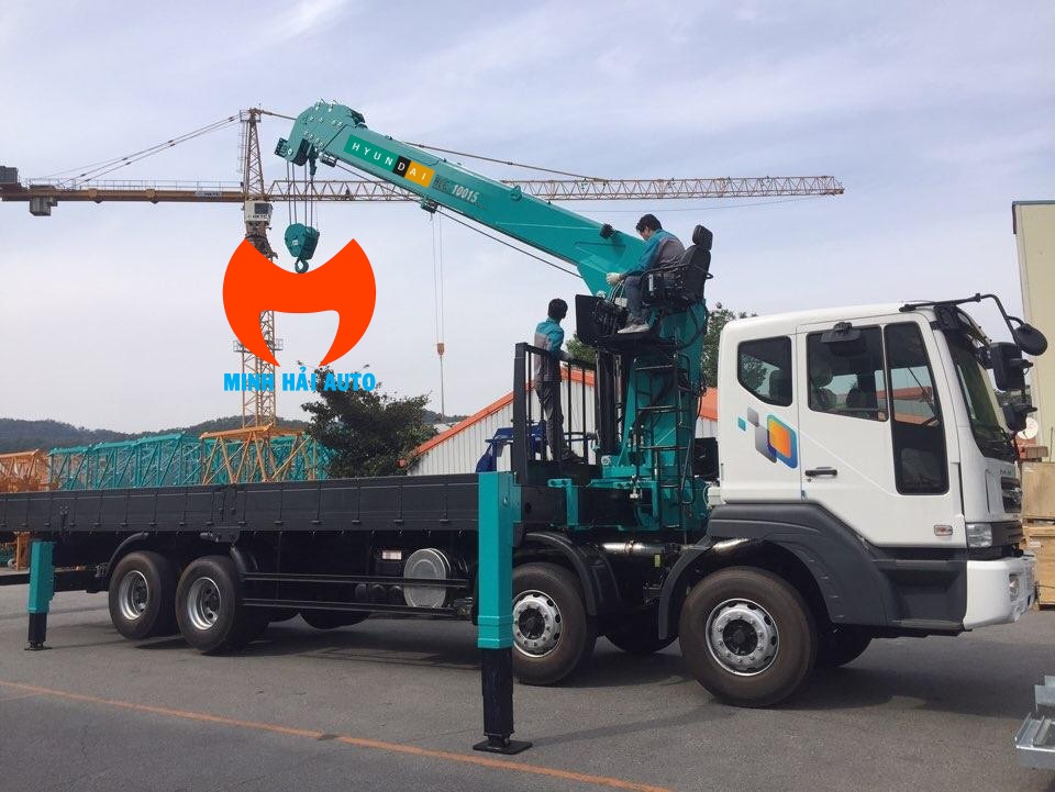 Xe tải Deawoo gắn cẩu tự hành 10 tấn Hyundai