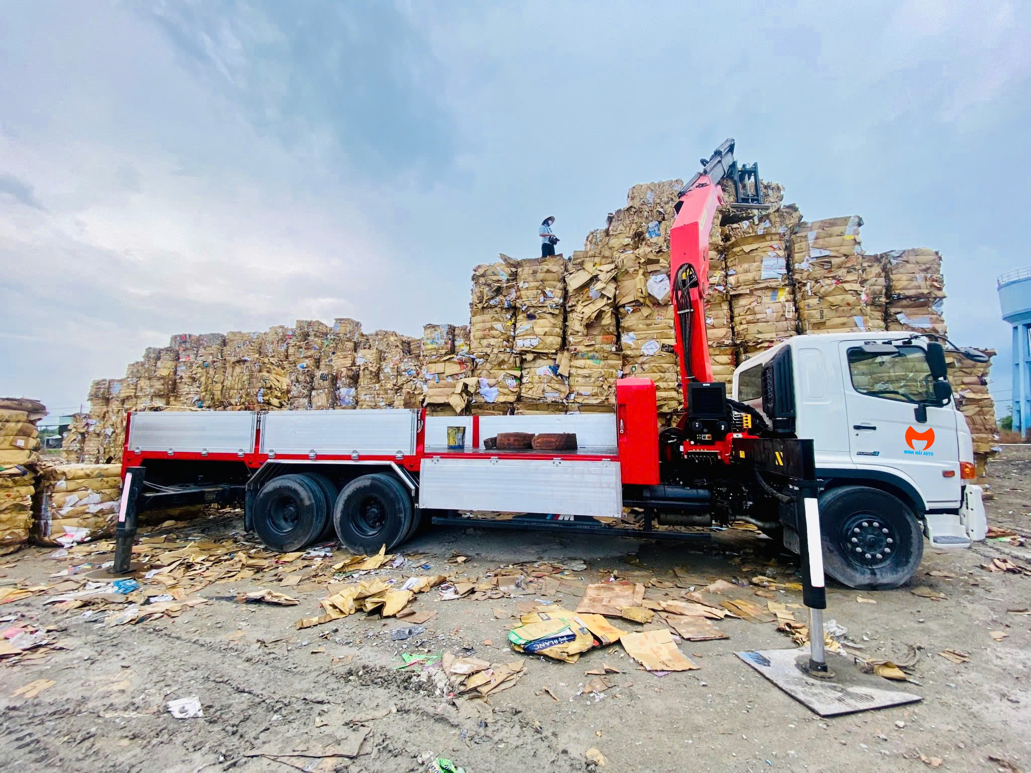 Xe tai gan cau gap robot Palfinger PK 18500- 1