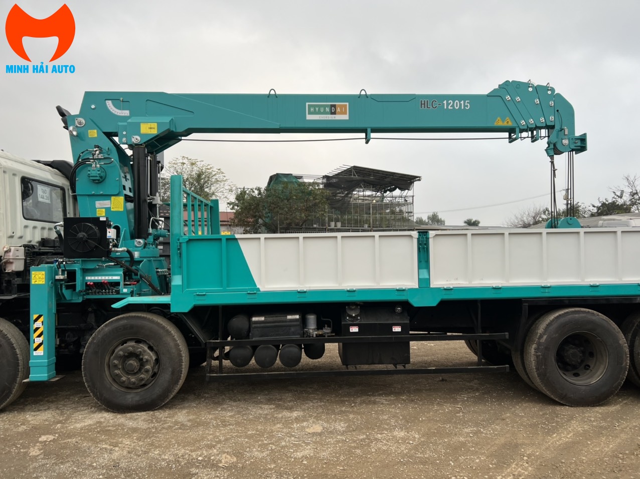 Hyundai 4 chan HD320 gan cau Hyundai 12 tan- 3