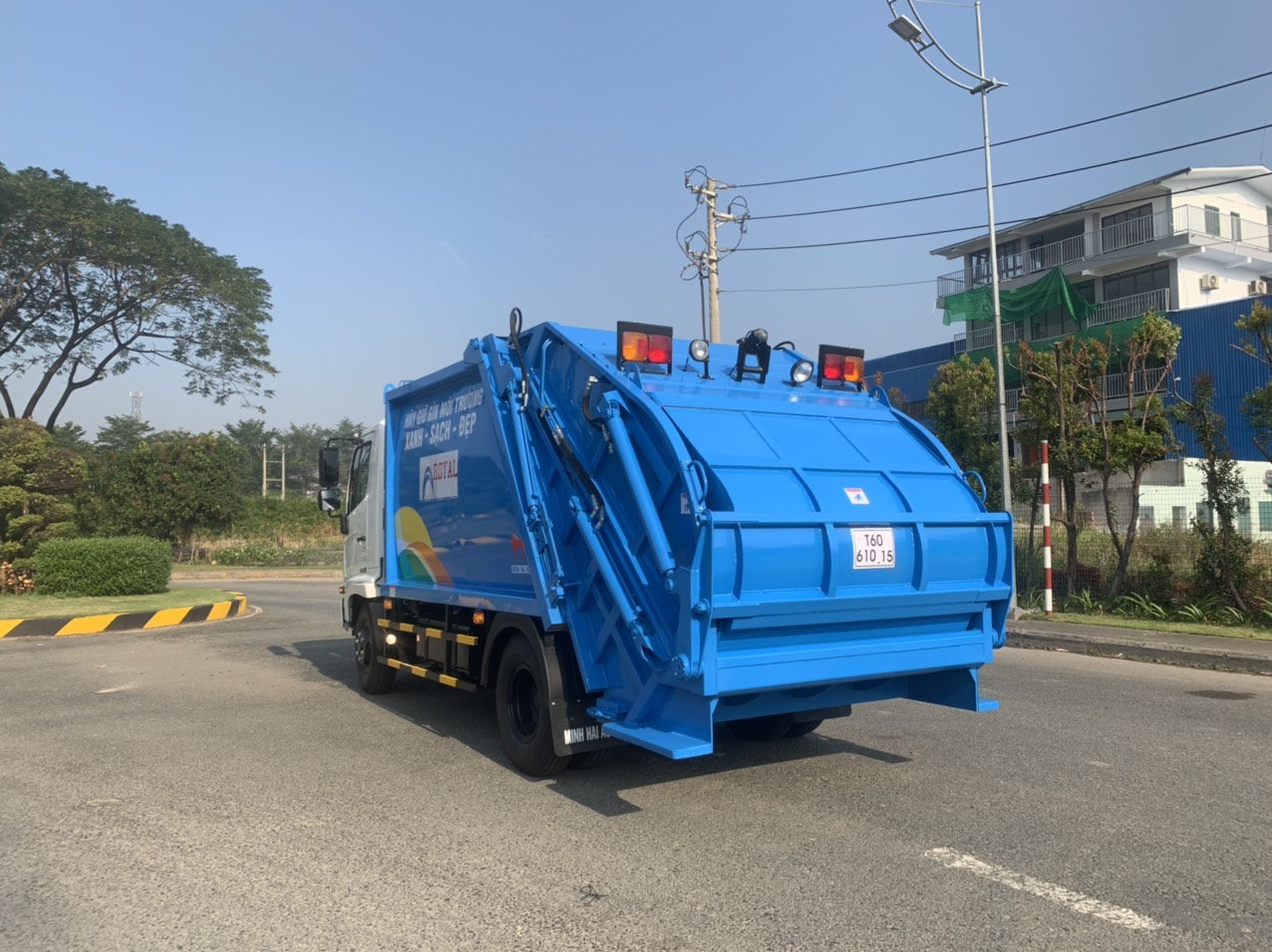 Garbage compactor truck for sale- 2