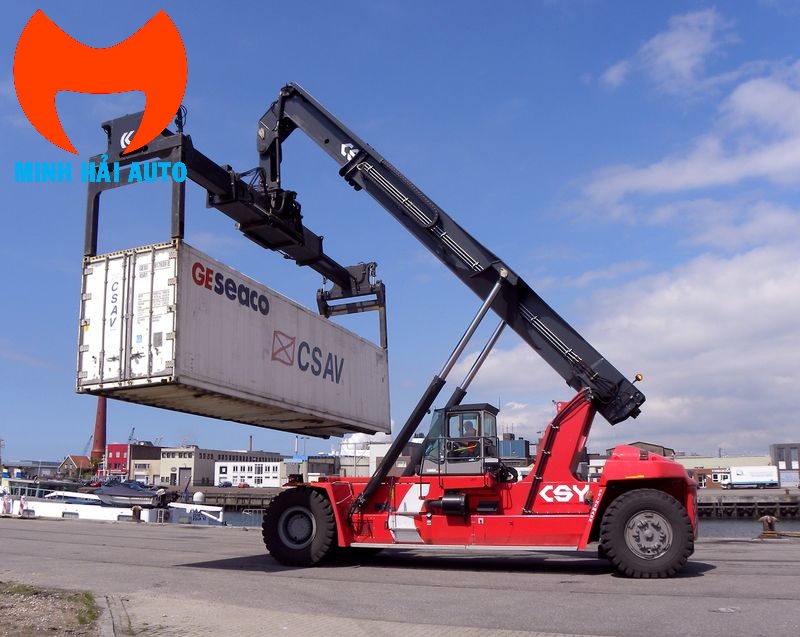 Xe nâng container dạng reach stacker