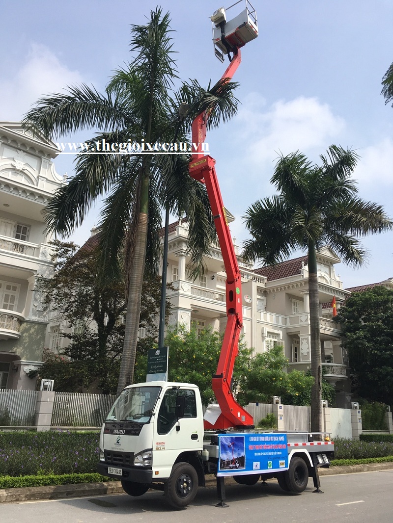 Xe ô tô nâng người 16m làm việc Isuzu