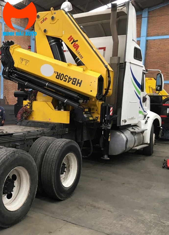Bán xe đầu kéo lắp cẩu gập robot Hyva