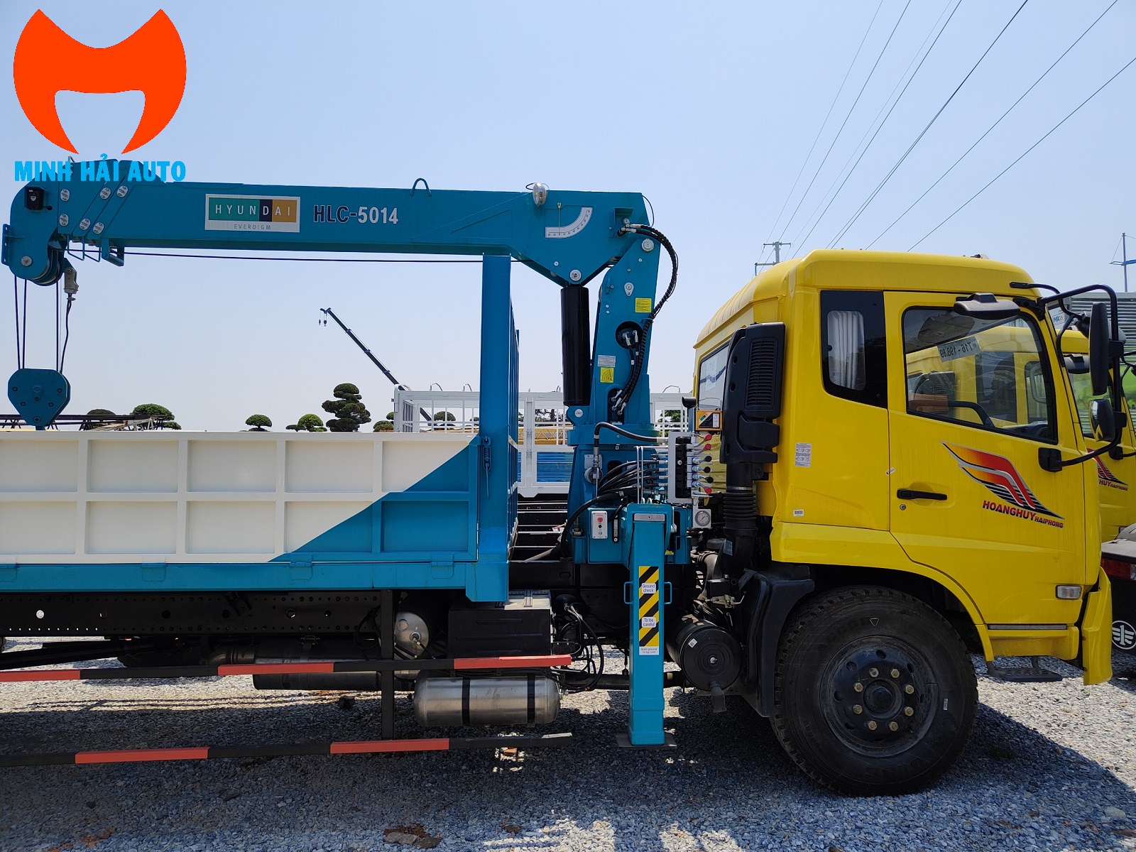 Cẩu tự hành 5 tấn Hyundai gắn Dongfeng Hoàng Huy B180- 3