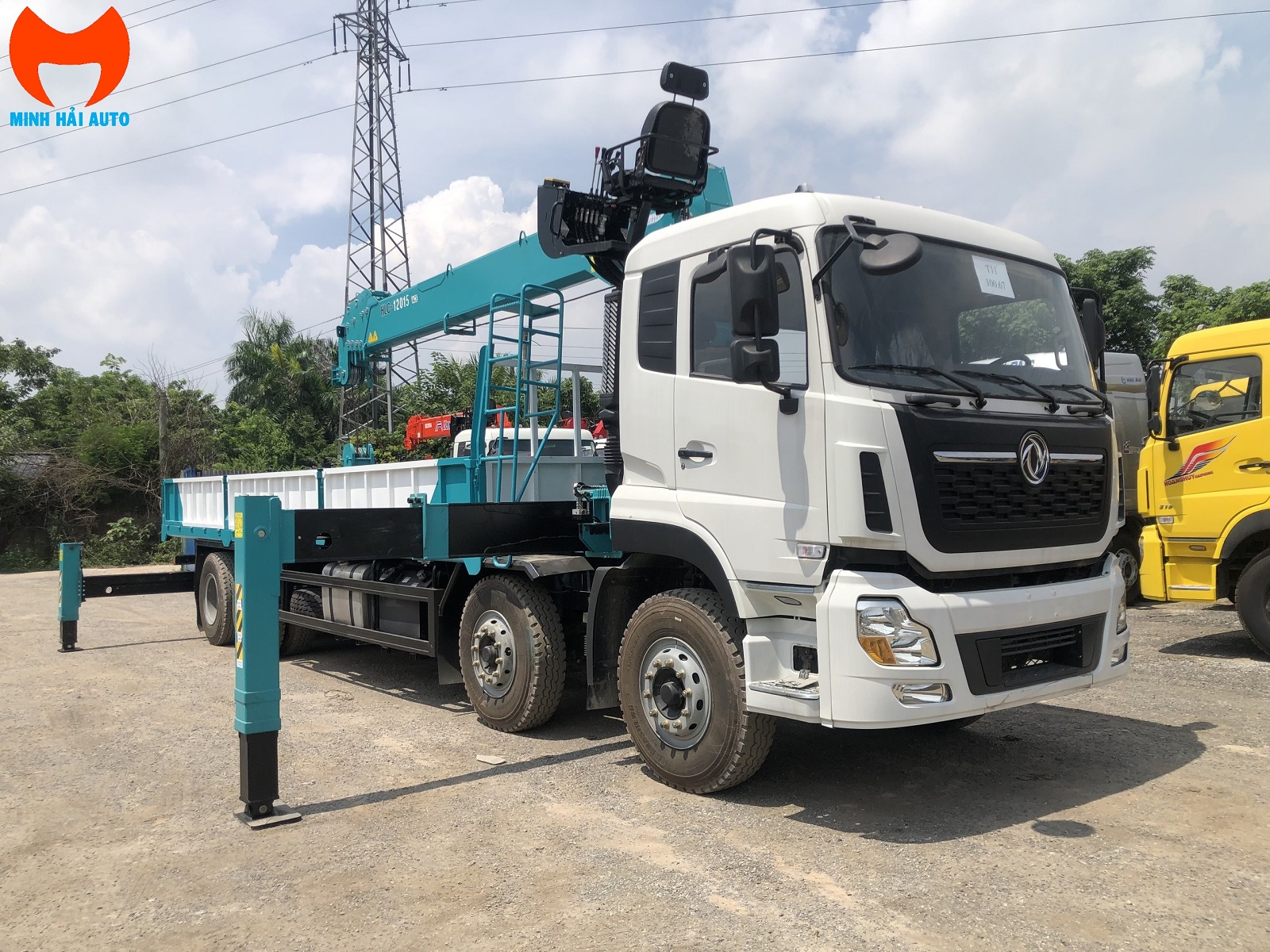 Dongfeng 4 chan gan cau Hyundai 15 tan