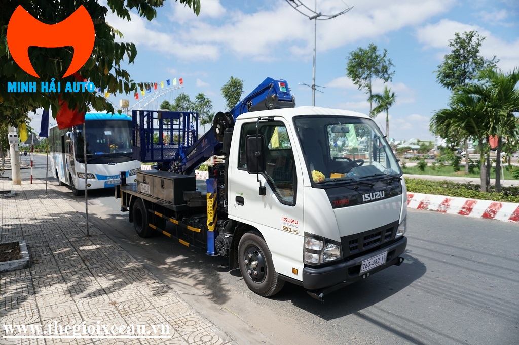 Bán xe nâng người 26m dạng ô tô