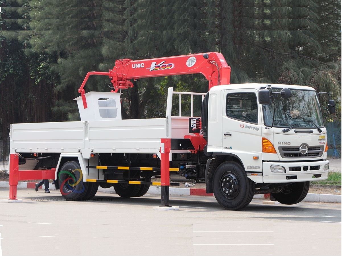 Bán xe nâng người dạng xe tải gắn cẩu có giỏ nâng