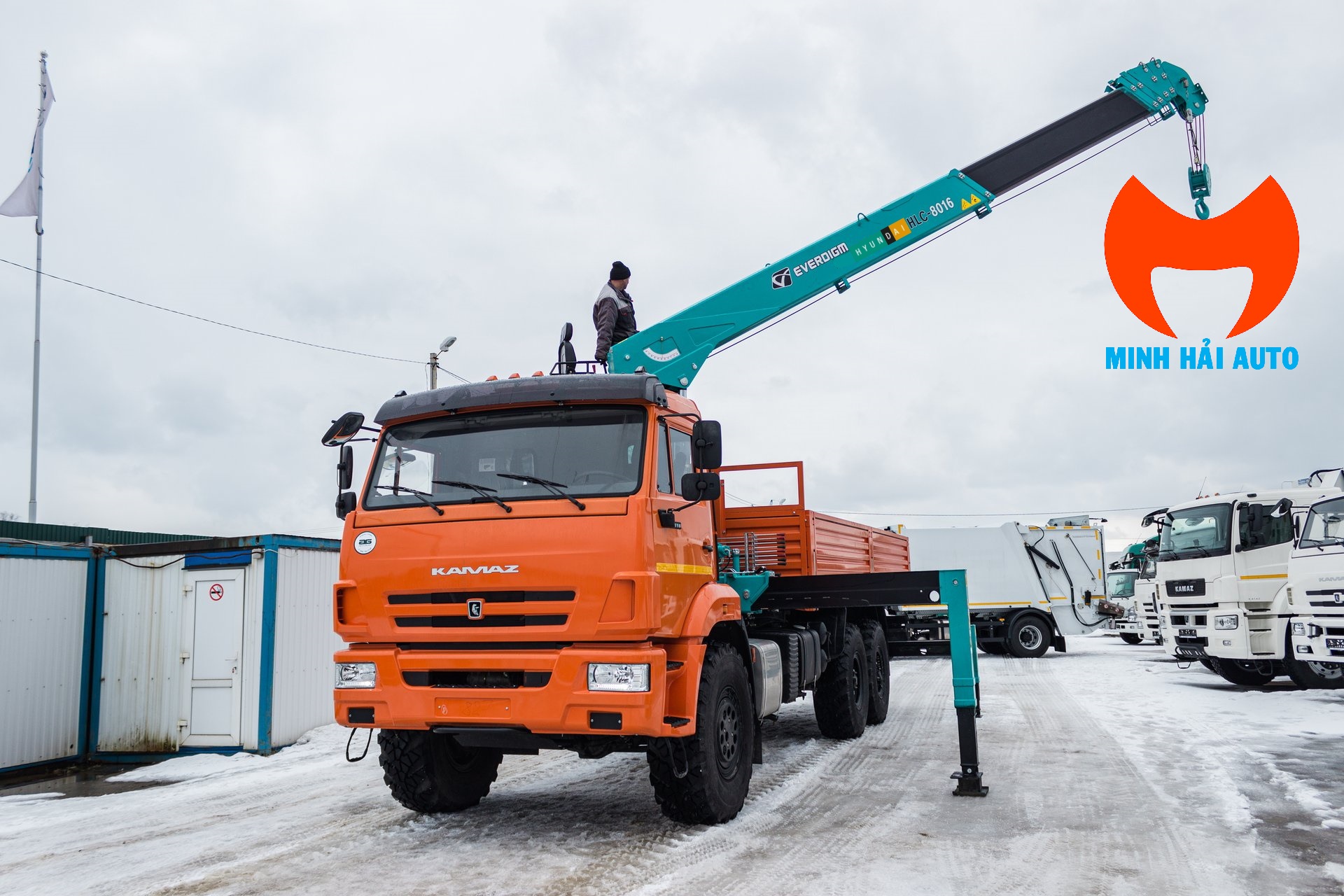 Xe tải Kamaz gắn cẩu tự hành 8 tấn Hyundai