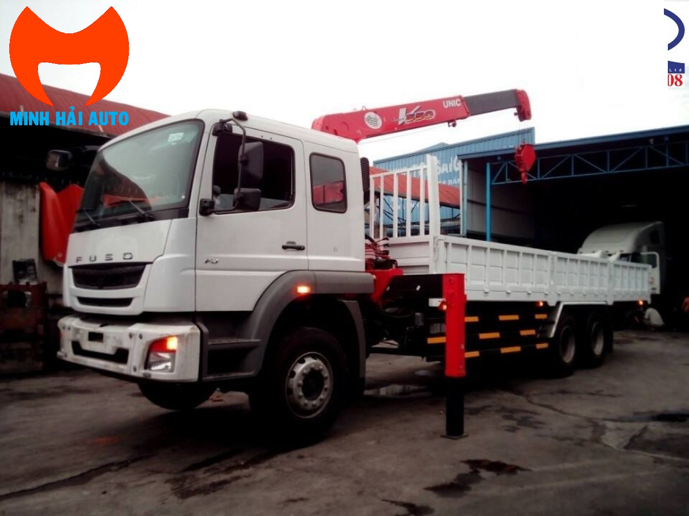 Xe tải gắn cẩu 5 tấn Unic- Fuso