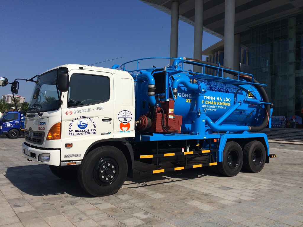 Sewage vacuum truck collect industrial waste