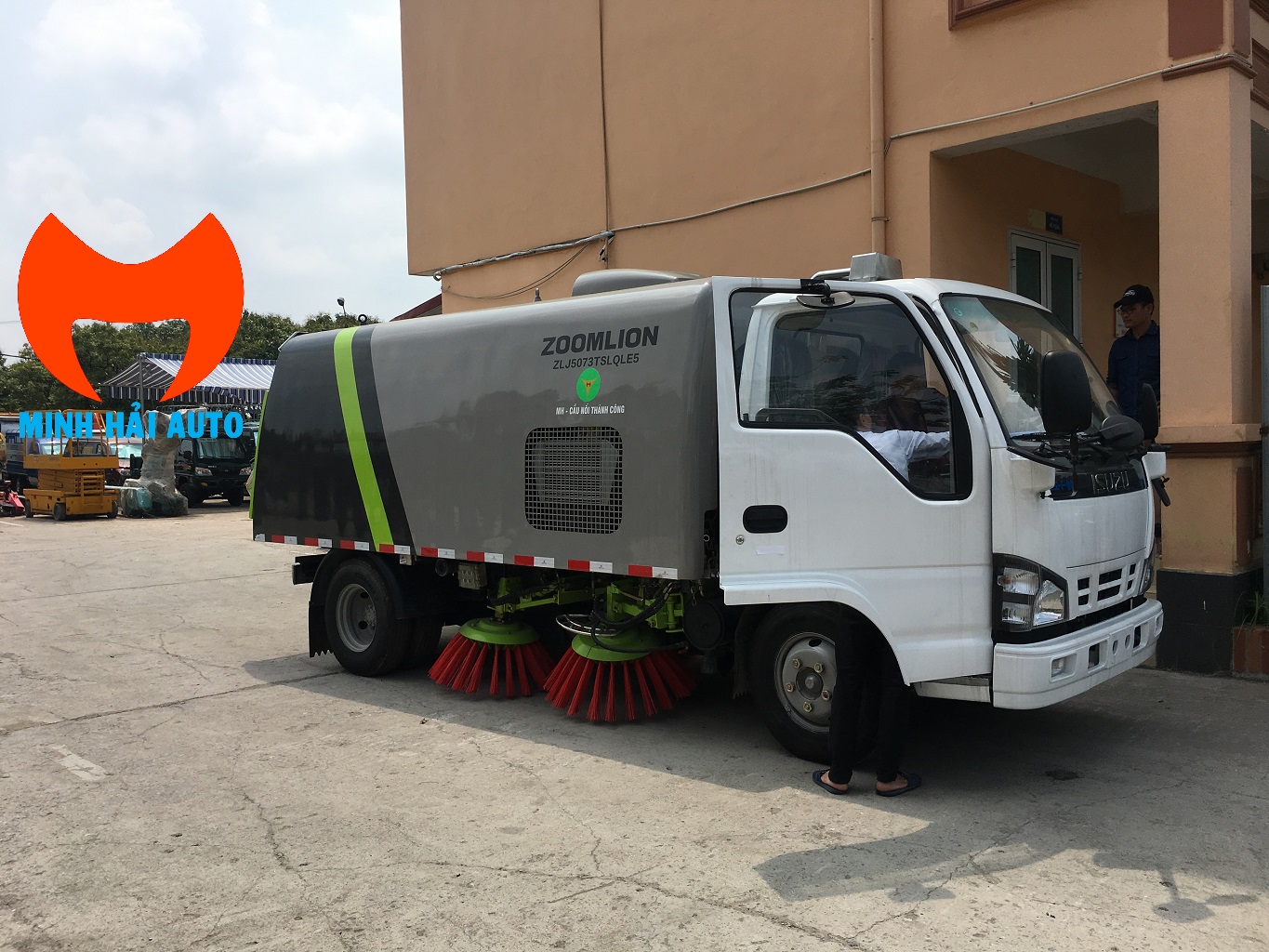 Xe quét 4 khối rác 1 khối nước Isuzu- Zoomlion- 1