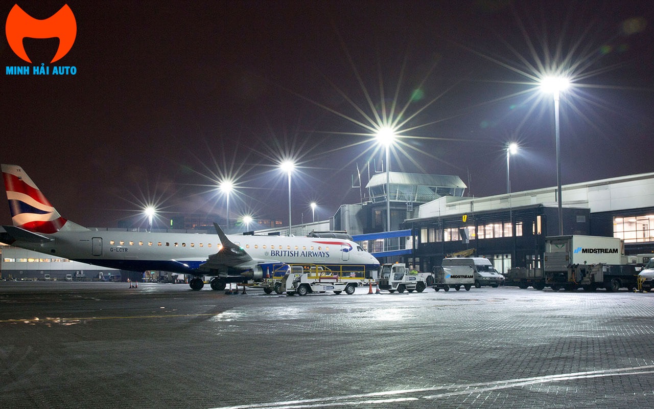 Phân phối độc quyền tháp đèn di động chiếu sáng sân bay