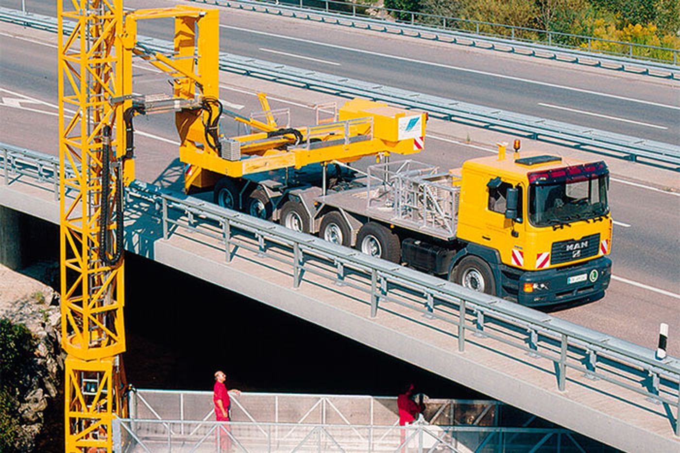 Thiết bị nâng người kiểm tra cầu