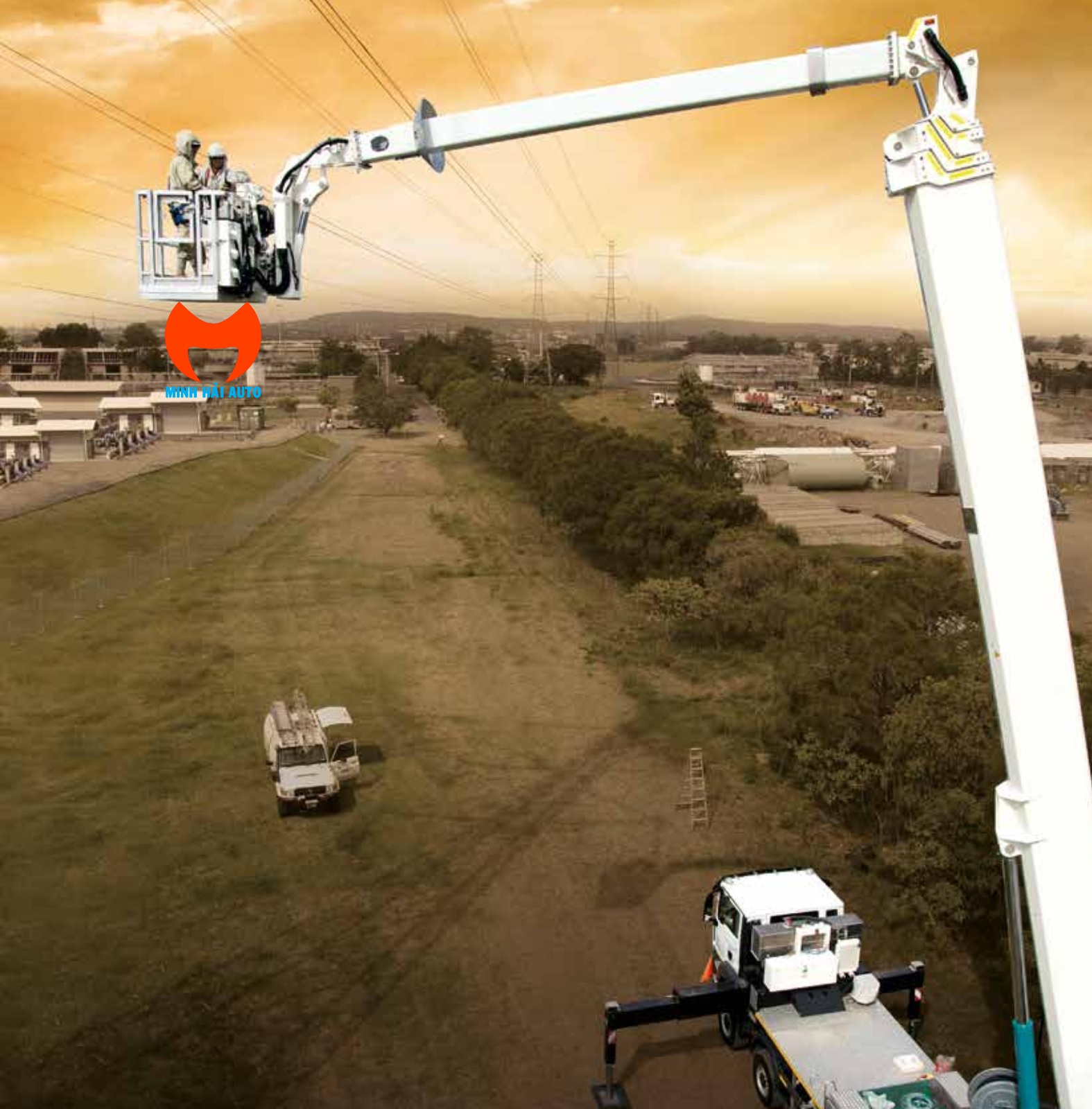 Xe nâng người 65m cách điện 500kV Palfinger P650i