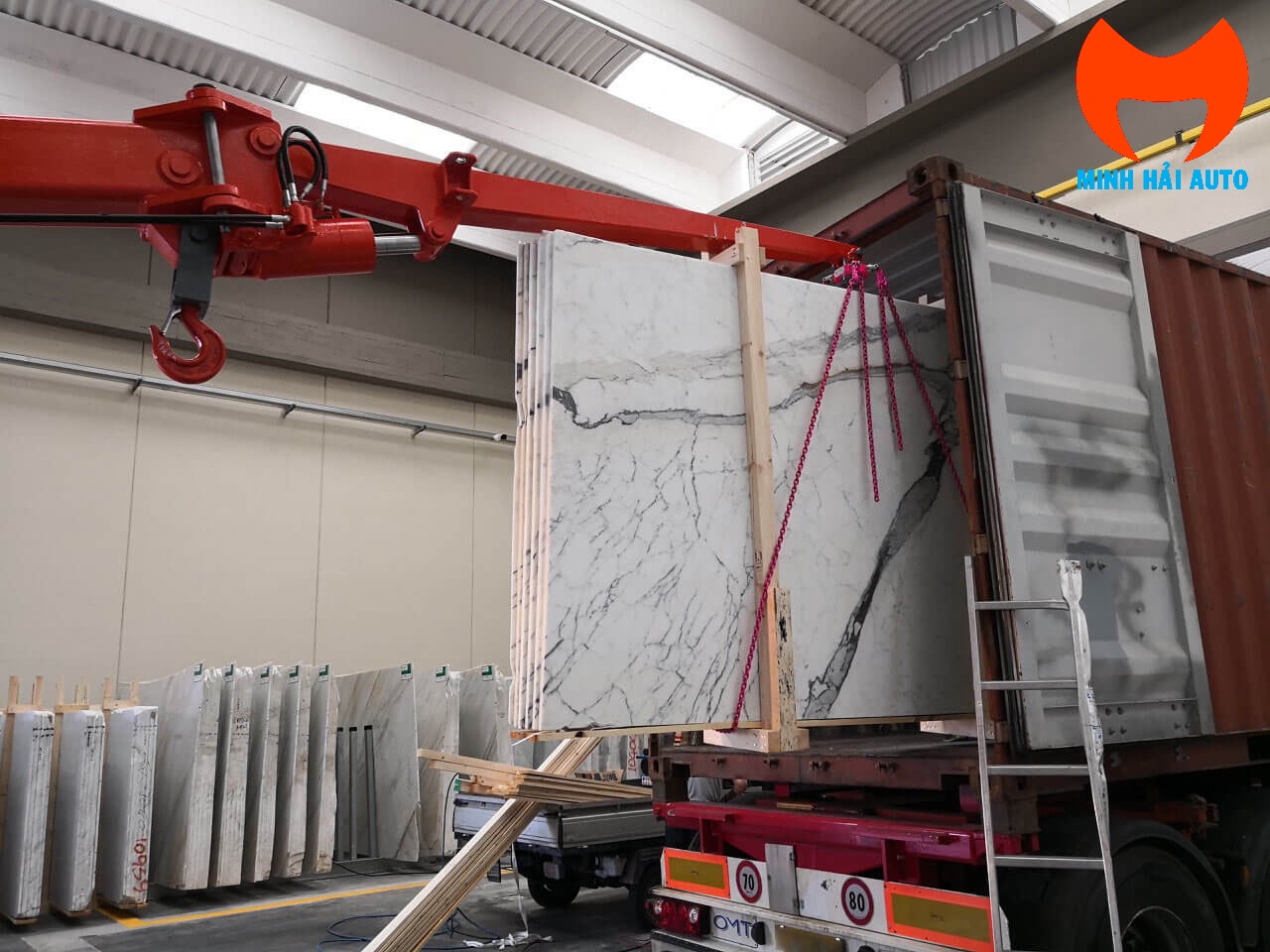 Sử dụng móc treo tự xoay