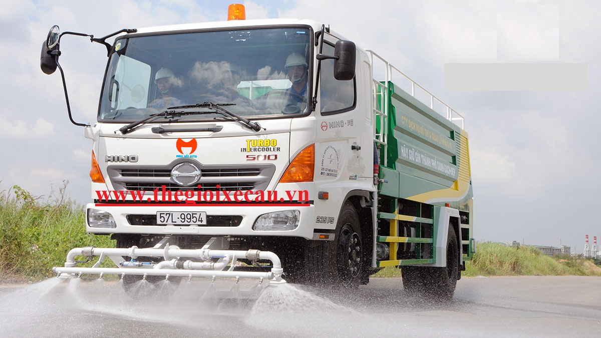 Water tank truck for road washing- 2