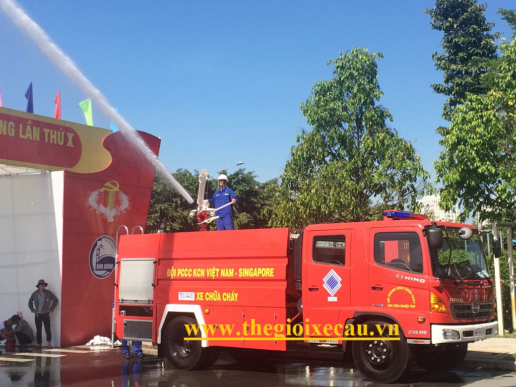 Xe cuu hoa chua chay Hino lap rap VN