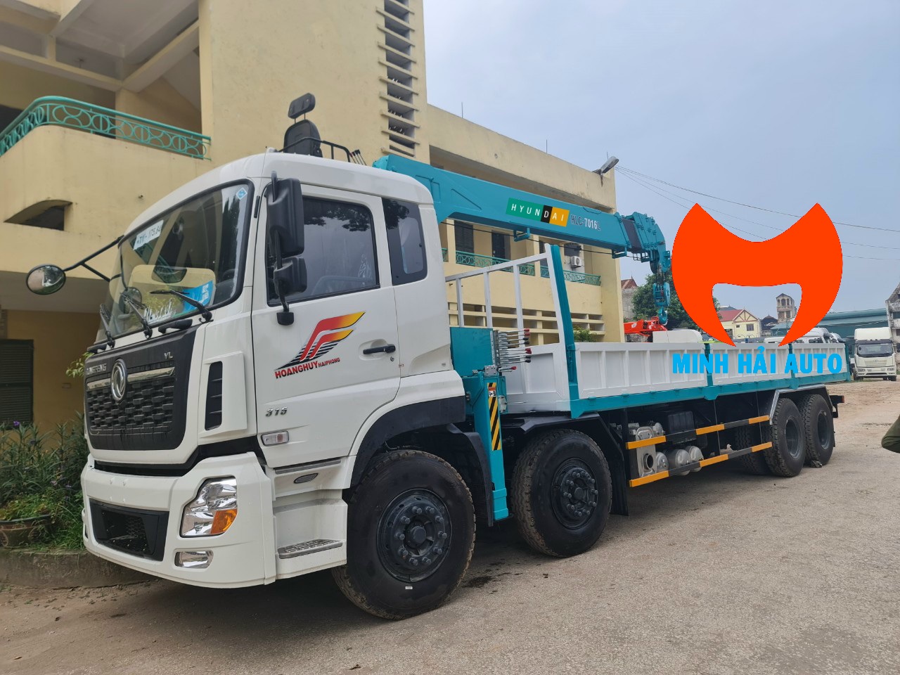 Xe tải Dongfeng 8x4 gắn cẩu tự hành 7 tấn Hyundai Everdigm
