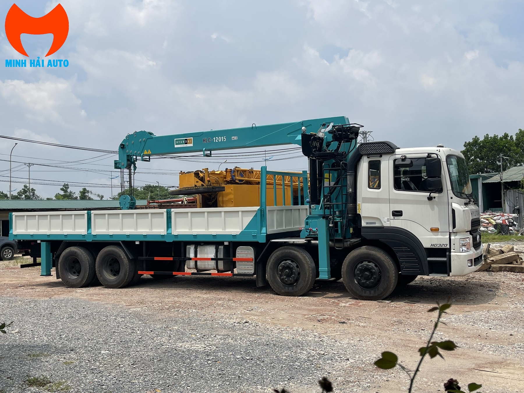 Hyundai HD320 4 chan gan cau Hyundai 15 tan