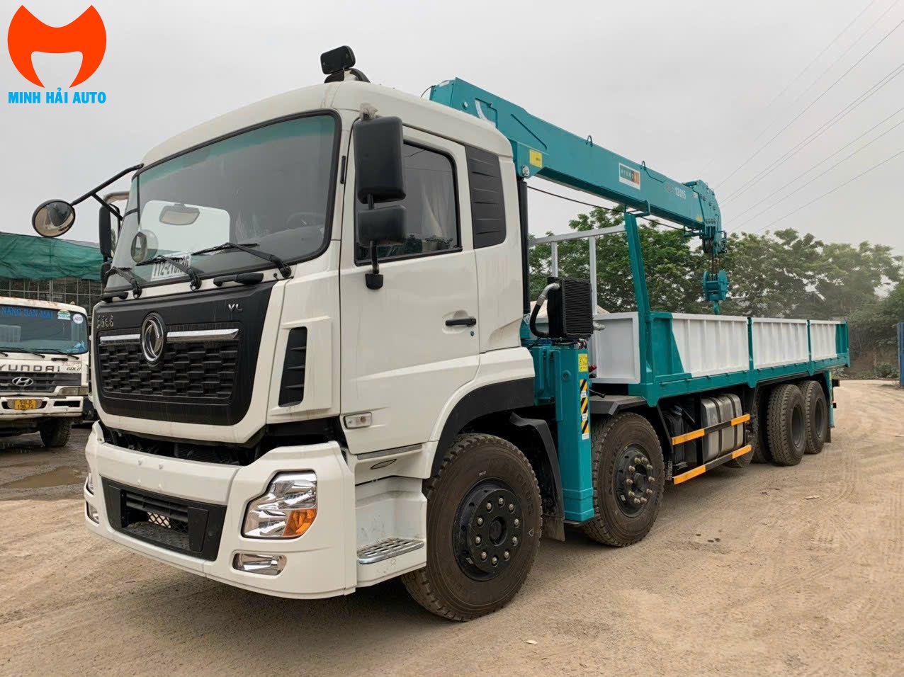 Xe Dongfeng 5 chân gắn cẩu Hyundai 15 tấn