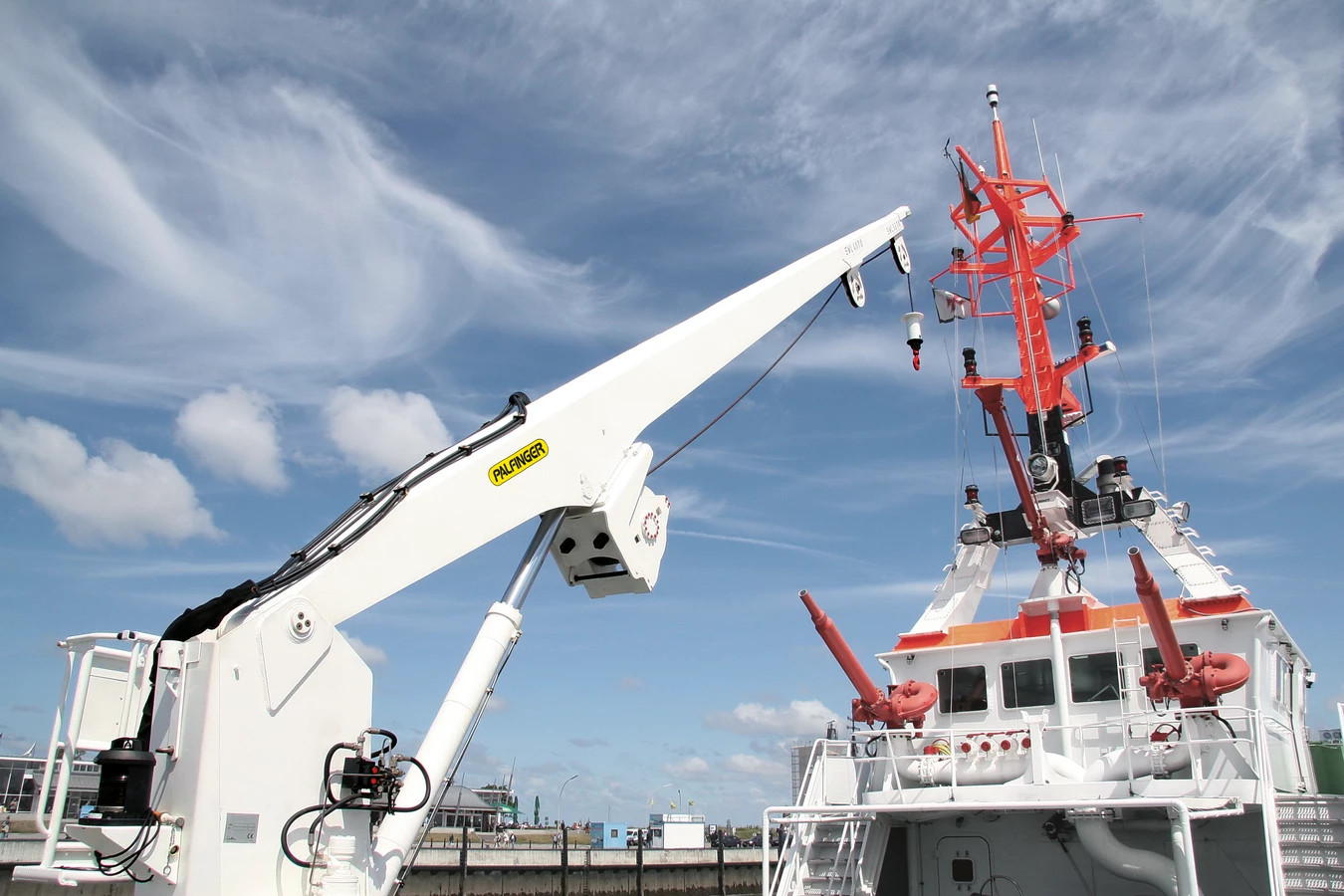 CẨU LẮP TÀU THỦY HÀNG HẢI-2