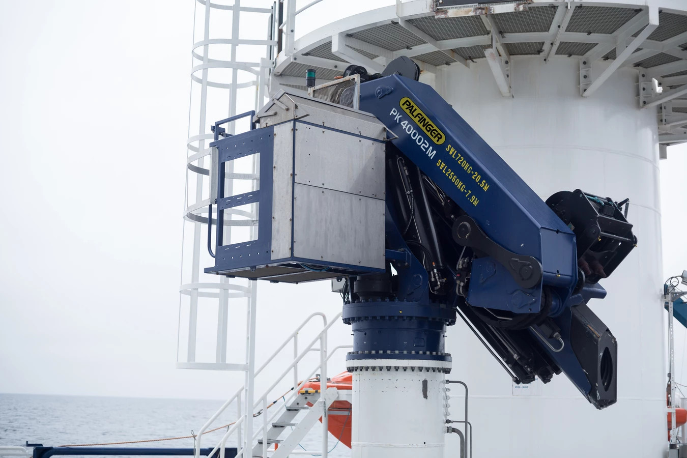 Cẩu gấp khúc robot lắp tàu thủy hàng hải sức nâng 1-30 tấn