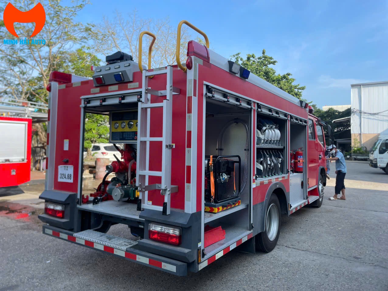 Xe cứu hỏa Dongfeng 4+1- 4