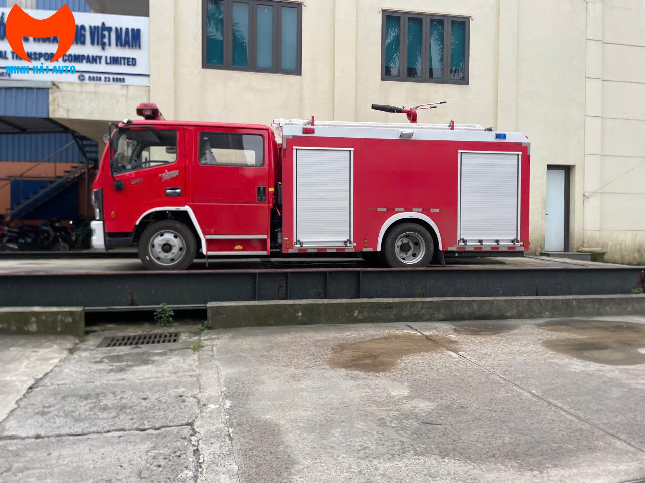 Xe cứu hỏa Dongfeng 4+1- 3